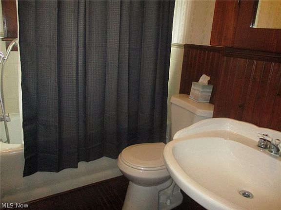 5th image of 411 Eastlawn St