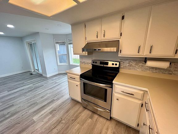 2nd image of 1715 Dove Ln