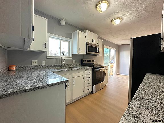 4th image of 123 Grand St