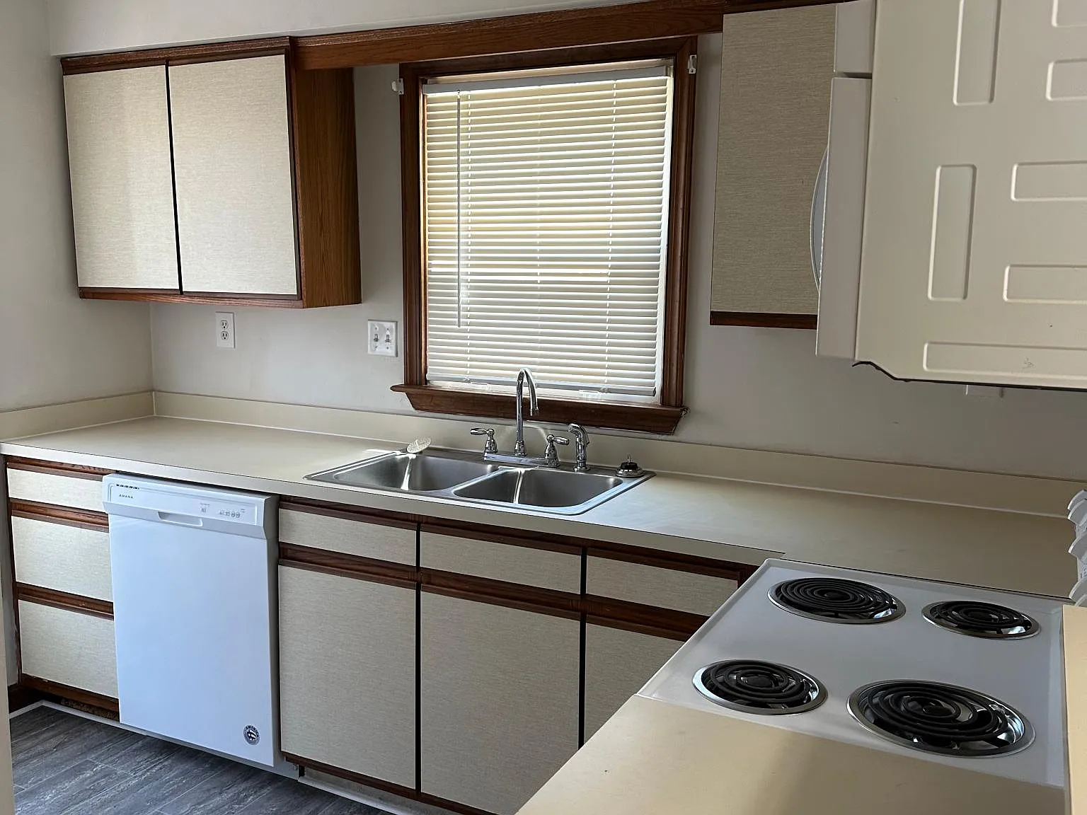 313 Green St — Photo 3