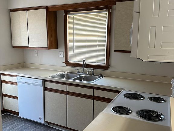 3rd image of 313 Green St APT B