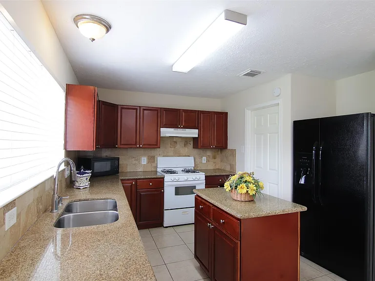 16938 Watering Oaks Ln — Photo 8