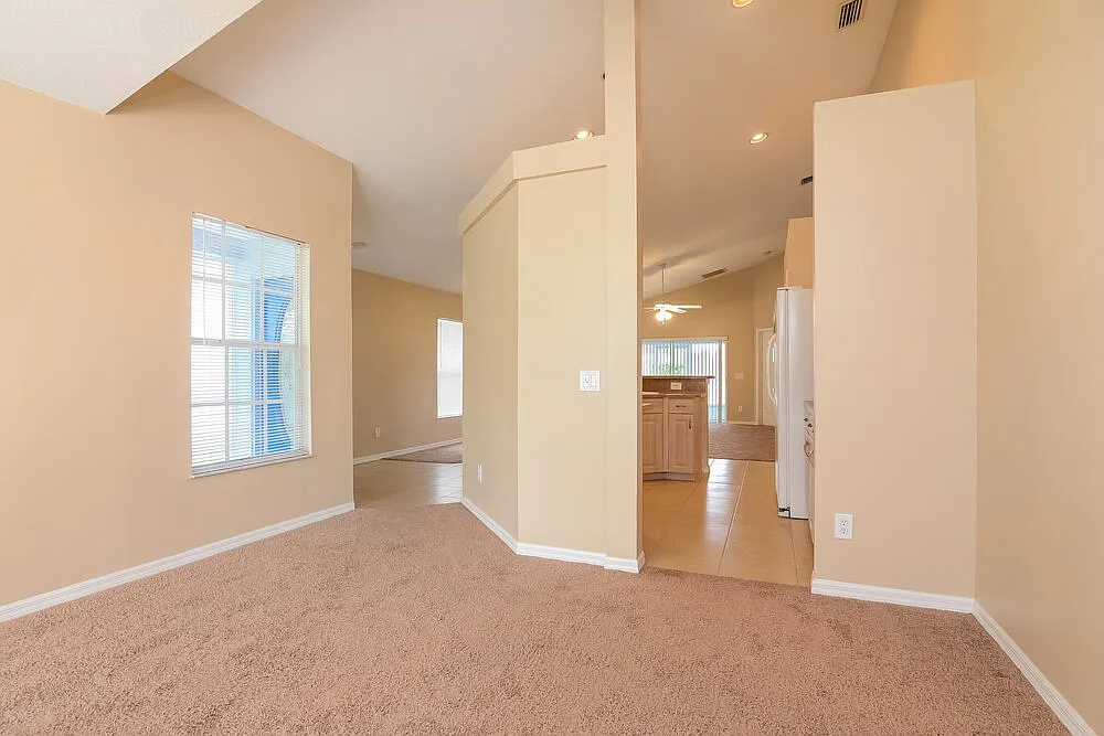 3 bed, 2.0 bath, 1675 sqft, $2,135 — Photo 2