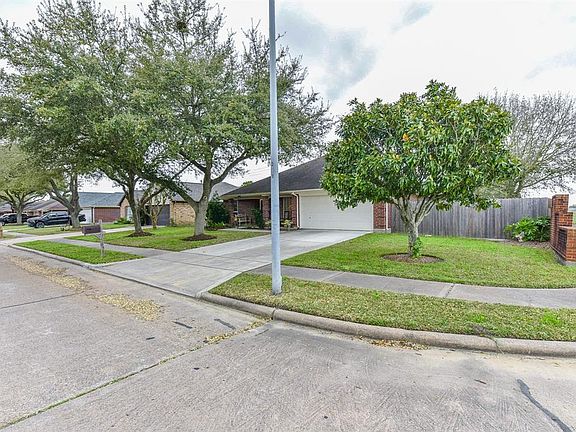 3rd image of 4902 Archway Dr