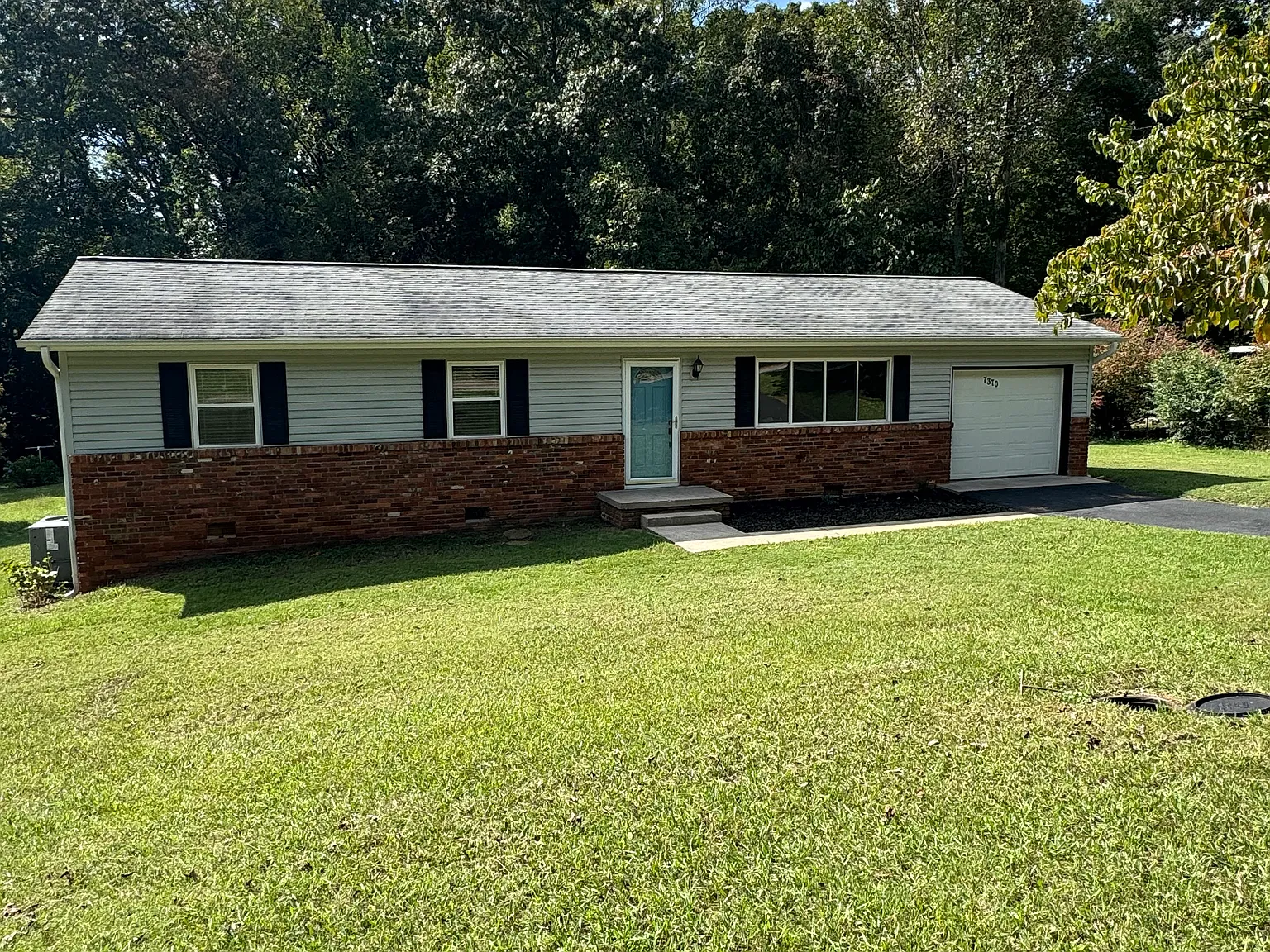 7370 Bonny Kate Dr — Photo 1