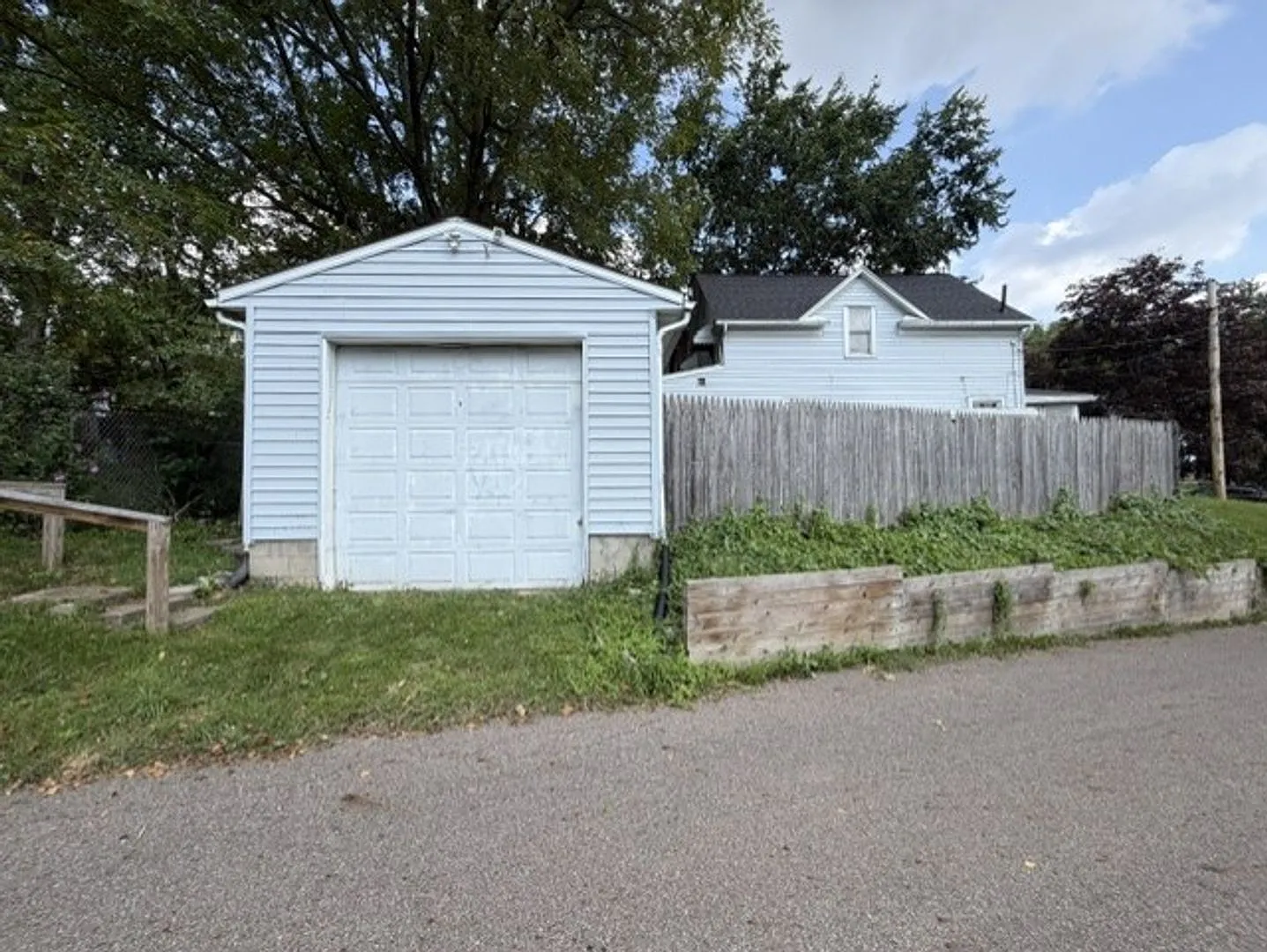 Move-In Ready 4-Bedroom Home with an Updated Kitchen $1,250/Month — Photo 2