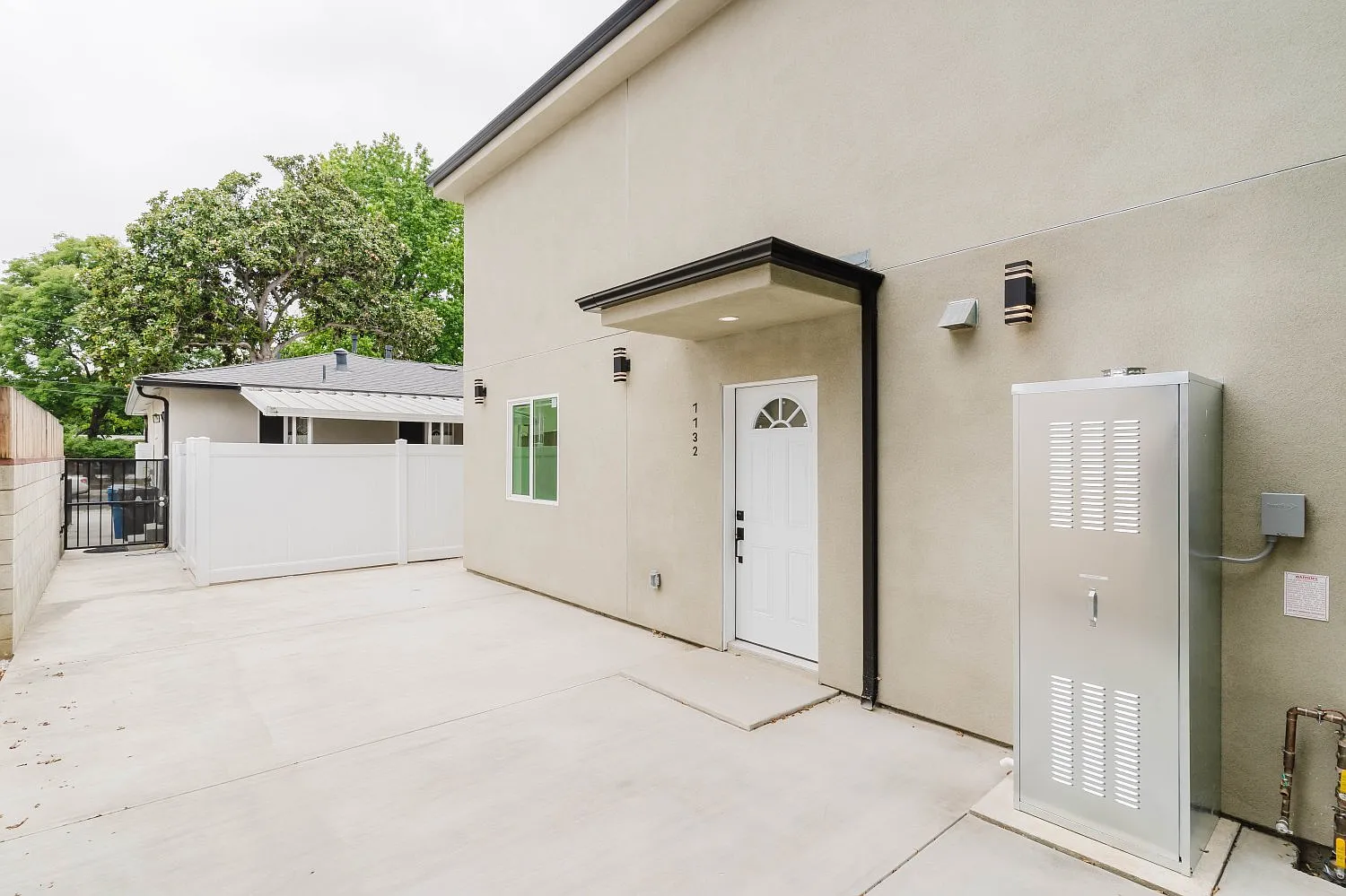 2 bed, 852 sqft, $3,100 — Photo 4
