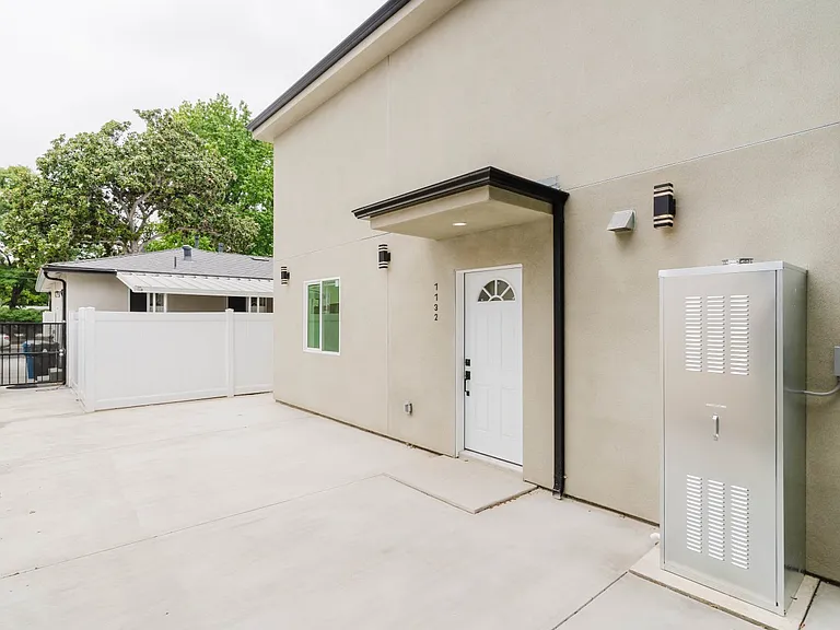 7732 Etiwanda Ave — Photo 4