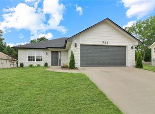 944 E Market St, Warrensburg, MO 64093