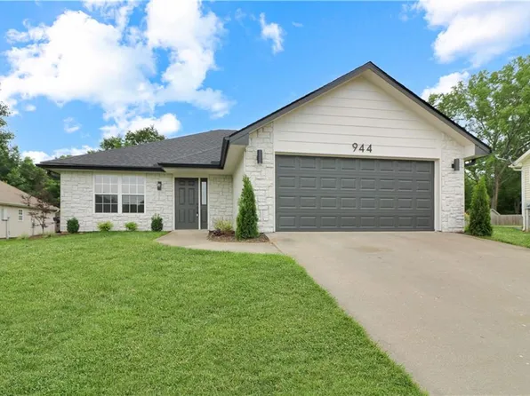944 E Market St, Warrensburg, MO 64093