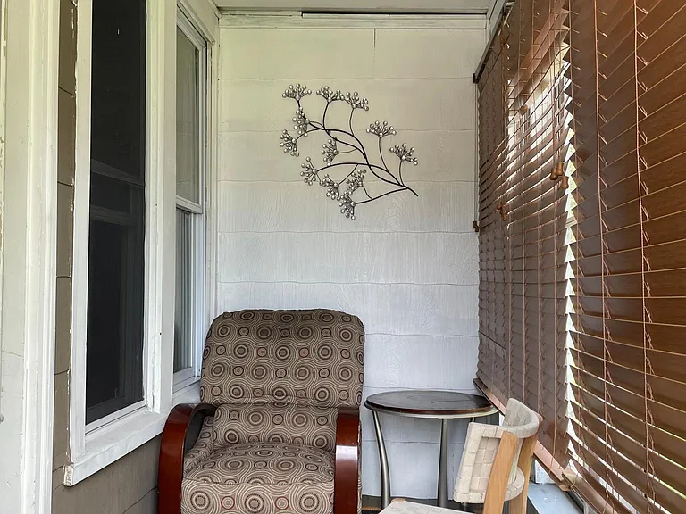 1109 Ross Ave E #1 — Photo 6