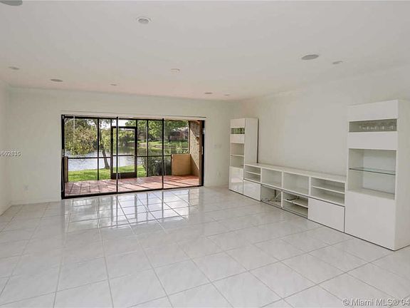 4th image of 3717 Estepona Ave #18D1