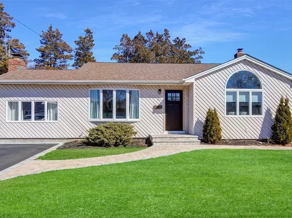 25 Ida Lane, North Babylon, NY 11703
