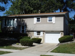 5930 Essex Rd, Oak Forest, IL 60452