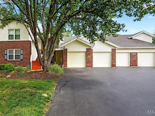 740 Woodside Trails Dr APT 103, Ballwin, MO 63021