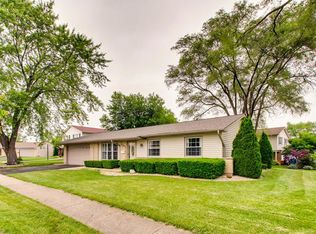 965 Shelbourne Ct, Hanover Park, IL