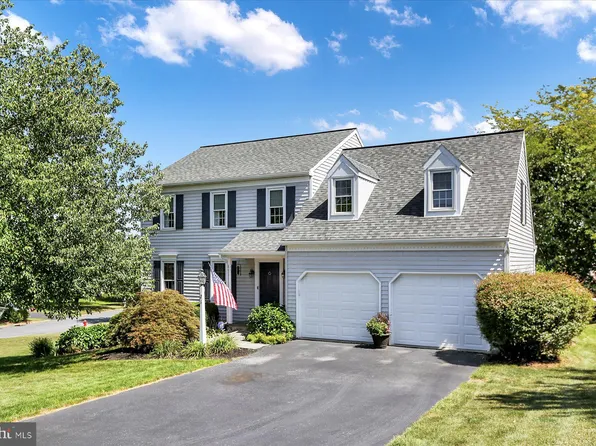21 Round House Dr, Lititz, PA 17543