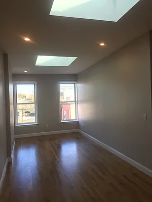 Rented by Alexander Bilu, LREB | media 32