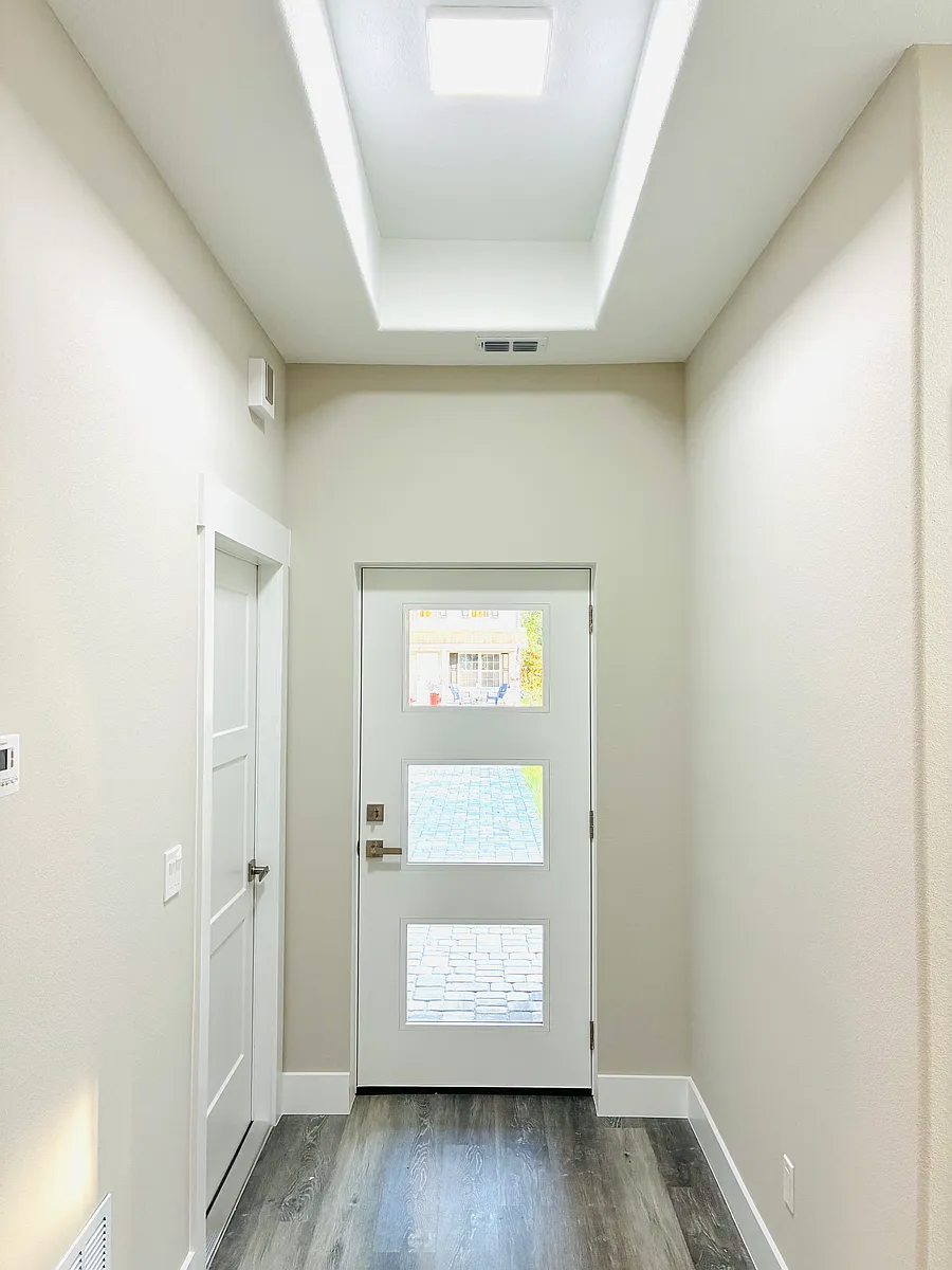Building Photo - 4 Sleigh Bell Pl #B