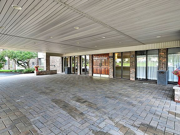 4th image of 841 N York Rd #226