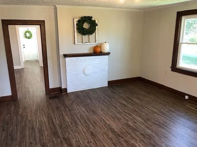212 Liberty St — Photo 8