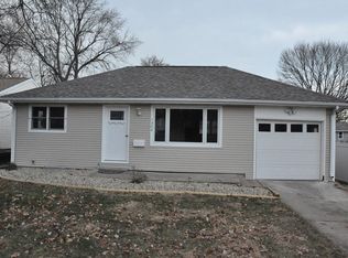 1208 29th St NE, Cedar Rapids, IA 52402