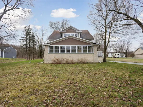 1052 Ten Mile Rd NW, Sparta, MI 49345