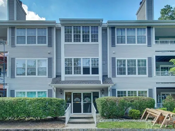 1708 Tanglewood Ct, Helmetta, NJ 08828