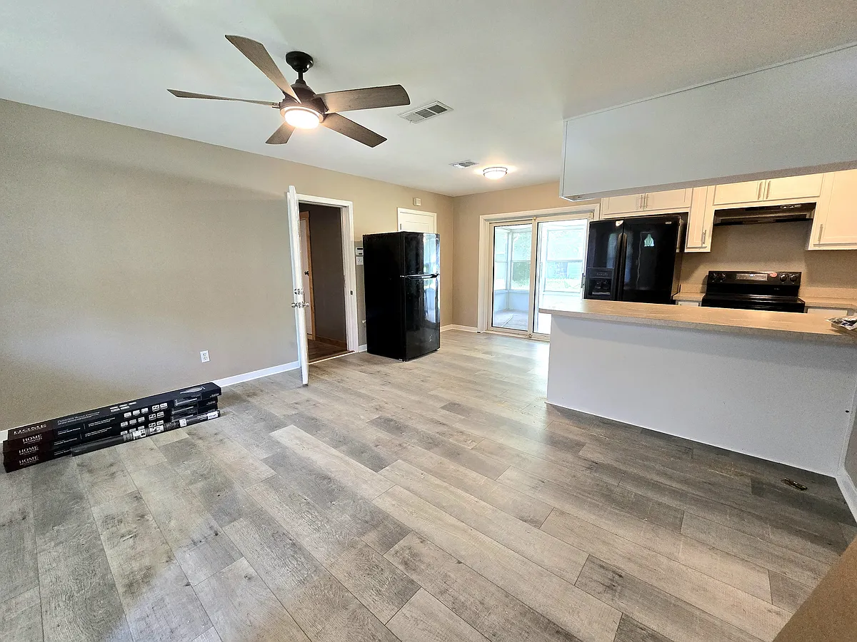 Building Photo - 807 Blue Springs Dr