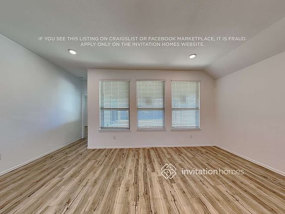 3rd image of 502 Pecan Landing Ln