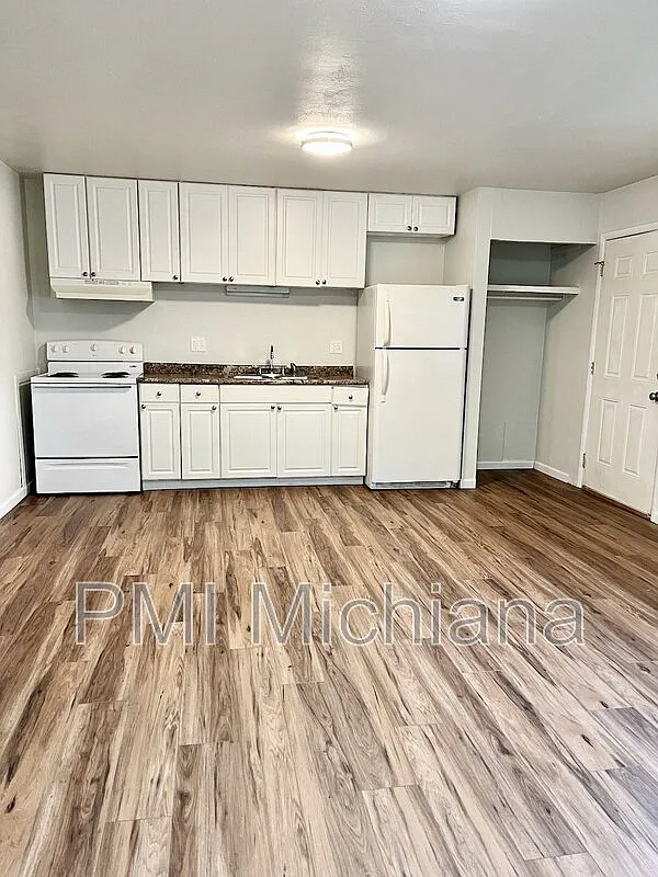 2 bed, 1.0 bath, 700 sqft, $825 — Photo 2