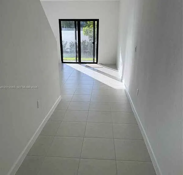 4957 Oakmont Ave — Photo 2