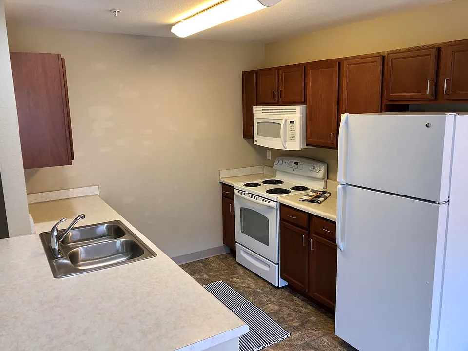 1700 Abraham Pkwy #2