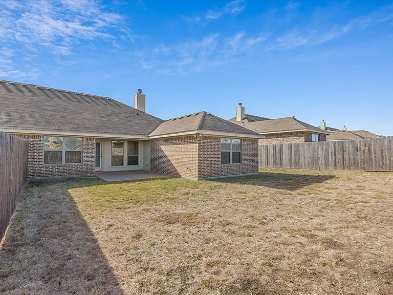 621 Monticello Cir — Photo 25