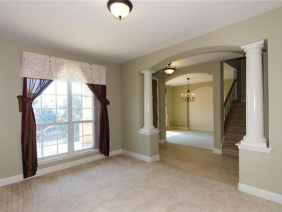 5th image of 704 Rosemount Dr