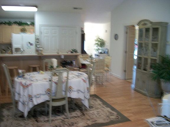 3rd image of 154 Charles Towne Dr