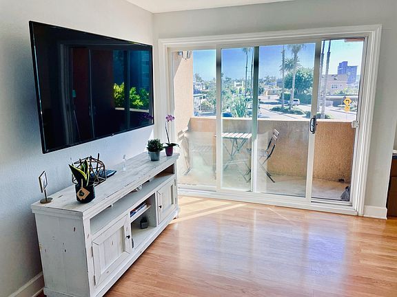 2nd image of 5051 La Jolla Blvd Unit 200
