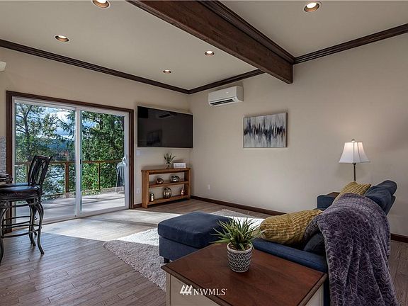 3rd image of 17145 Lake Point Dr SE