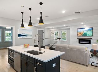 375 Hyde Park Ave, Roslindale, MA 02131
