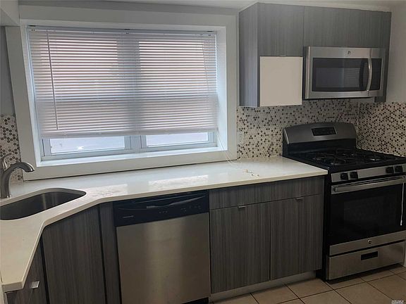 3rd image of 251 W Broadway #101