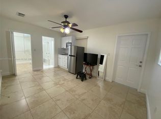 6635 NW 40th St #1, Miami, FL 33166