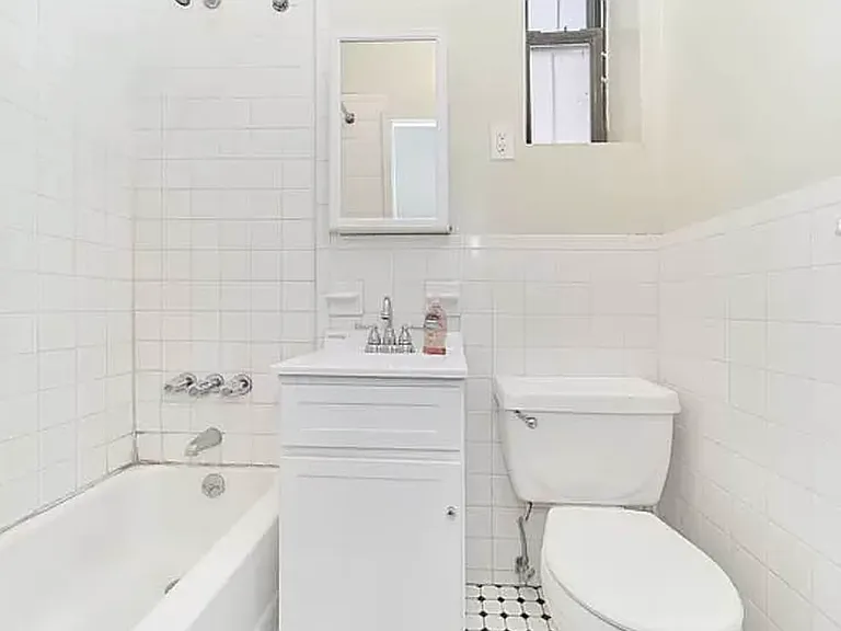 230 E 25th St #5B — Photo 4