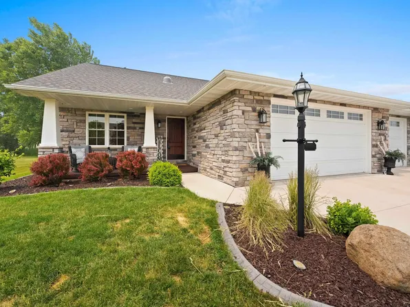 574 Royal Saint Pats Dr, Wrightstown, WI 54180
