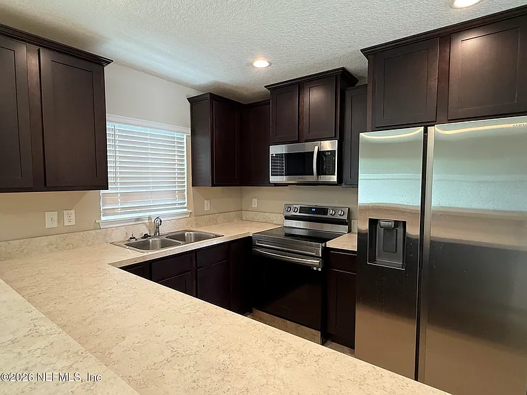 4019 Pine Hill Point — Photo 2