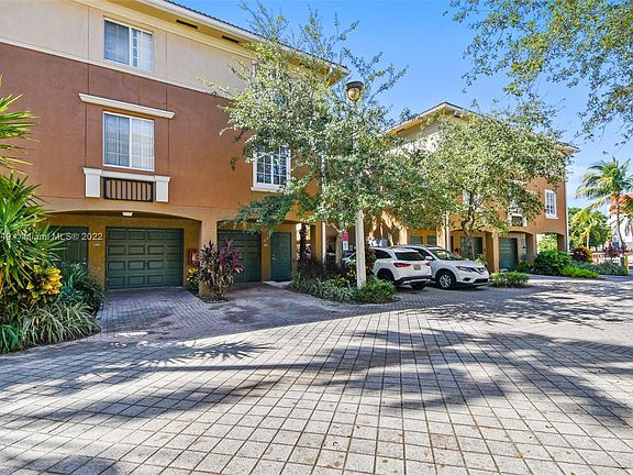 4th image of 2945 NE 185th St APT 1407