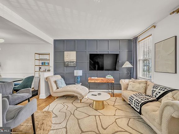 3rd image of 1118 Staples St NE