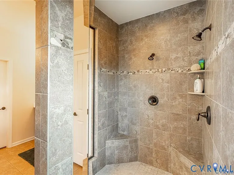 411 Siena Ln — Photo 32