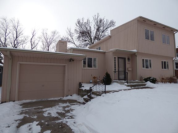 3rd image of 1792 Saunders Ave