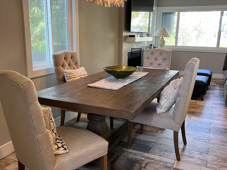 Dining room that opens to kitchen and living room