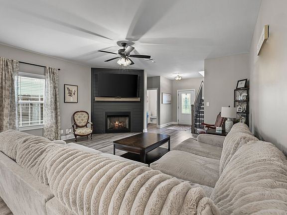 5th image of 991 Cherry Blossom Ln